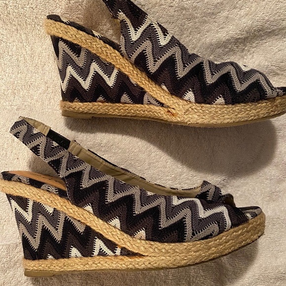 Peep toe wedges - Picture 2 of 4